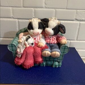 Mary Moo Moos “Time for a Christmoos Cuddle”